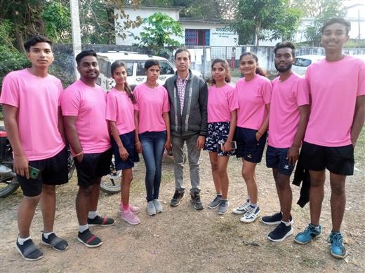 महाविद्यालय की पुरुष एवं महिला बैडमिंटन टीम ने परिक्षेत्र स्तरीय बैडमिंटन (पुरुष/महिला ) प्रतियोगिता में भाग लिया।