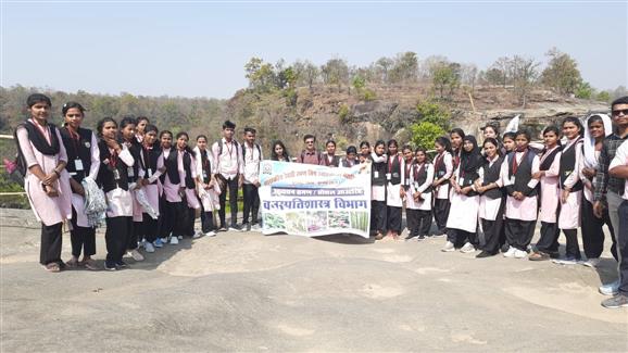 वनस्पति शास्त्र विभाग के 40 विद्यार्थियों ने किया अध्ययन भ्रमण । 