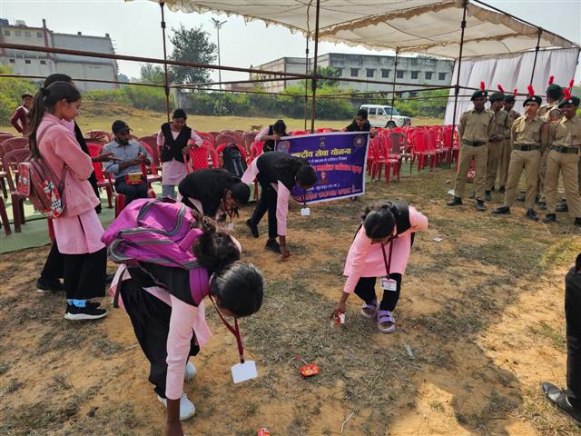 महाविद्यालय परिसर की साफ-सफाई 