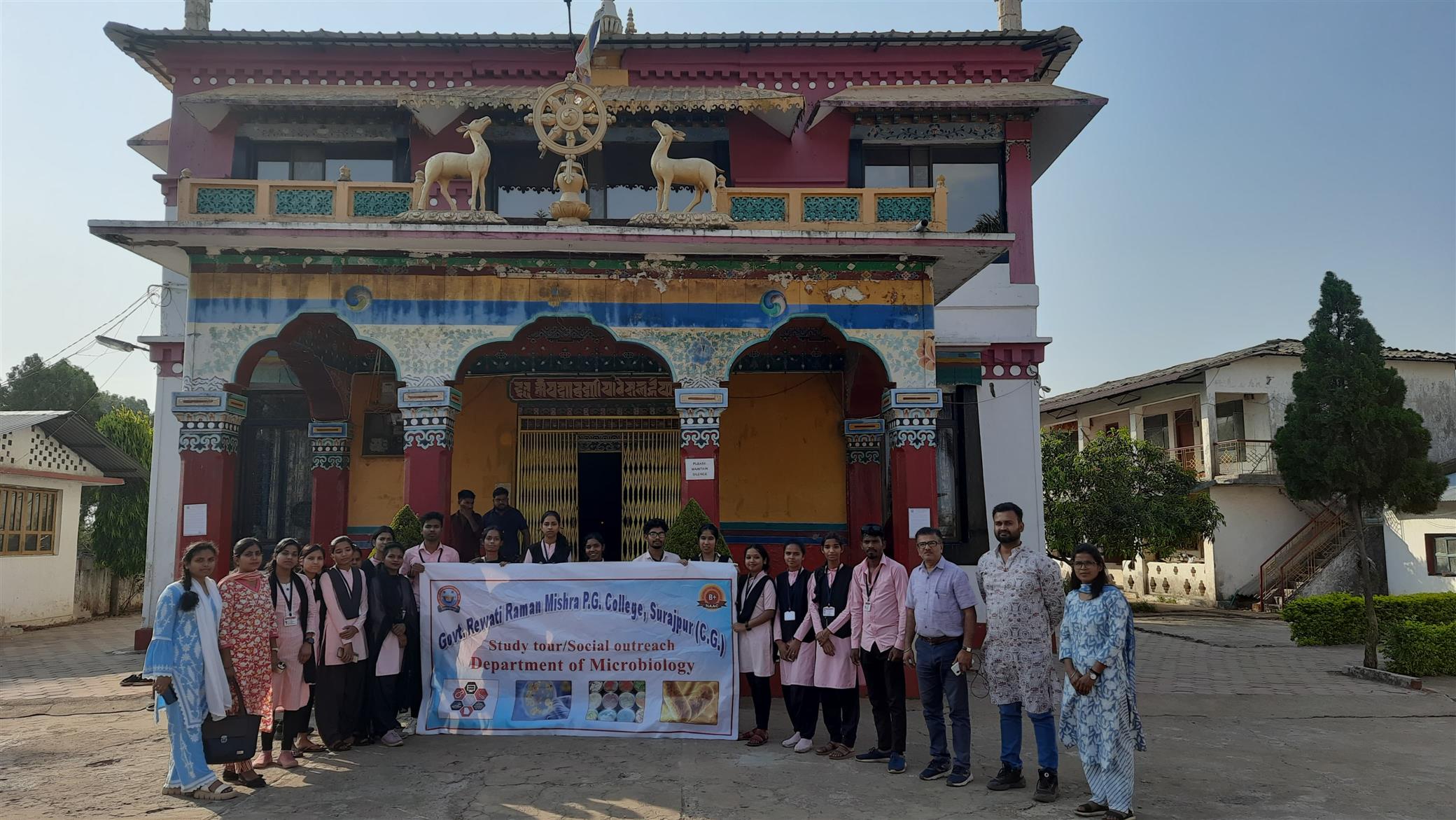 विद्यार्थियों ने मैनपाट में  टाइगर प्वाइंट,  जलजली और बौद्ध मंदिर का किया भ्रमण । 