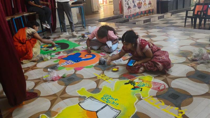 युवा उत्सव के अन्तर्गत विभिन्न (मेहंदी, रंगोली, सलाद सज्जा, निबंध, फैन्सी, साडी एवं वाद-विवाद) कार्यक्रम का आयोजन किया गया। 