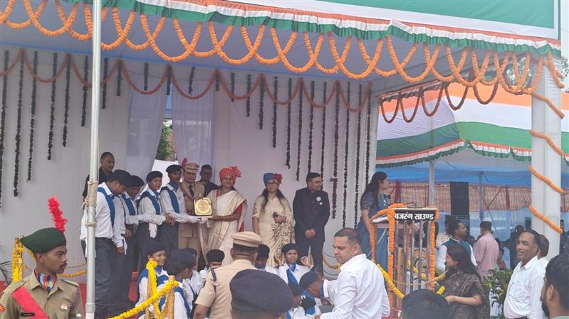 महाविद्यालय सूरजपुर के एनएसएस इकाई (जूनियर डिवीजन) प्रथम पुरस्कार एवं एनसीसी इकाई (सीनियर डिवीजन)में तृतीय पुरस्कार परेड में प्राप्त हुआ।